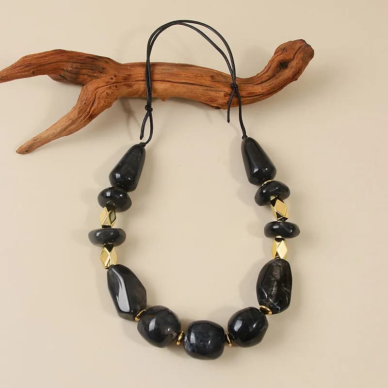 Juodas dervų stiliaus rezino choker vėrinys