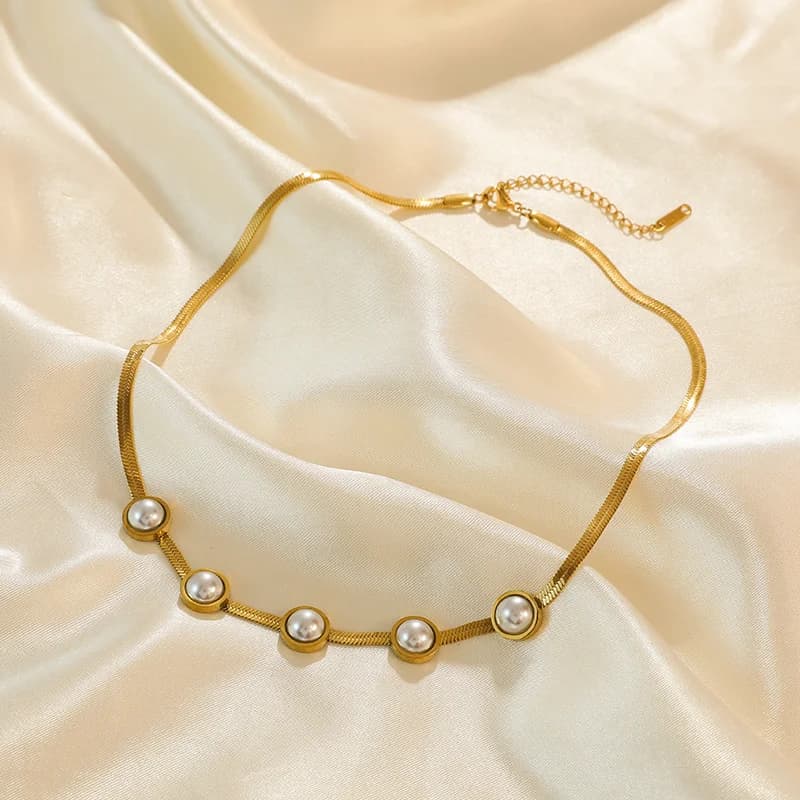 Aukso spalvos apvalios perlo kaklo grandinėlė (choker)